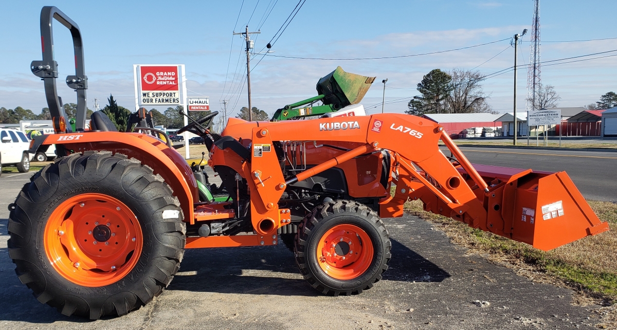 Kubota L4701 Tractor | Grand True Value Rental Clinton & Dunn, NC