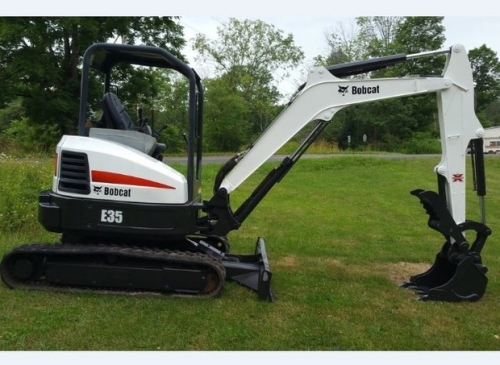 Bobcat E35 Excavator w/ Thumb